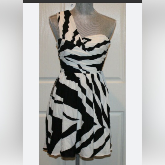 Express Dresses & Skirts - Express one shoulder dress